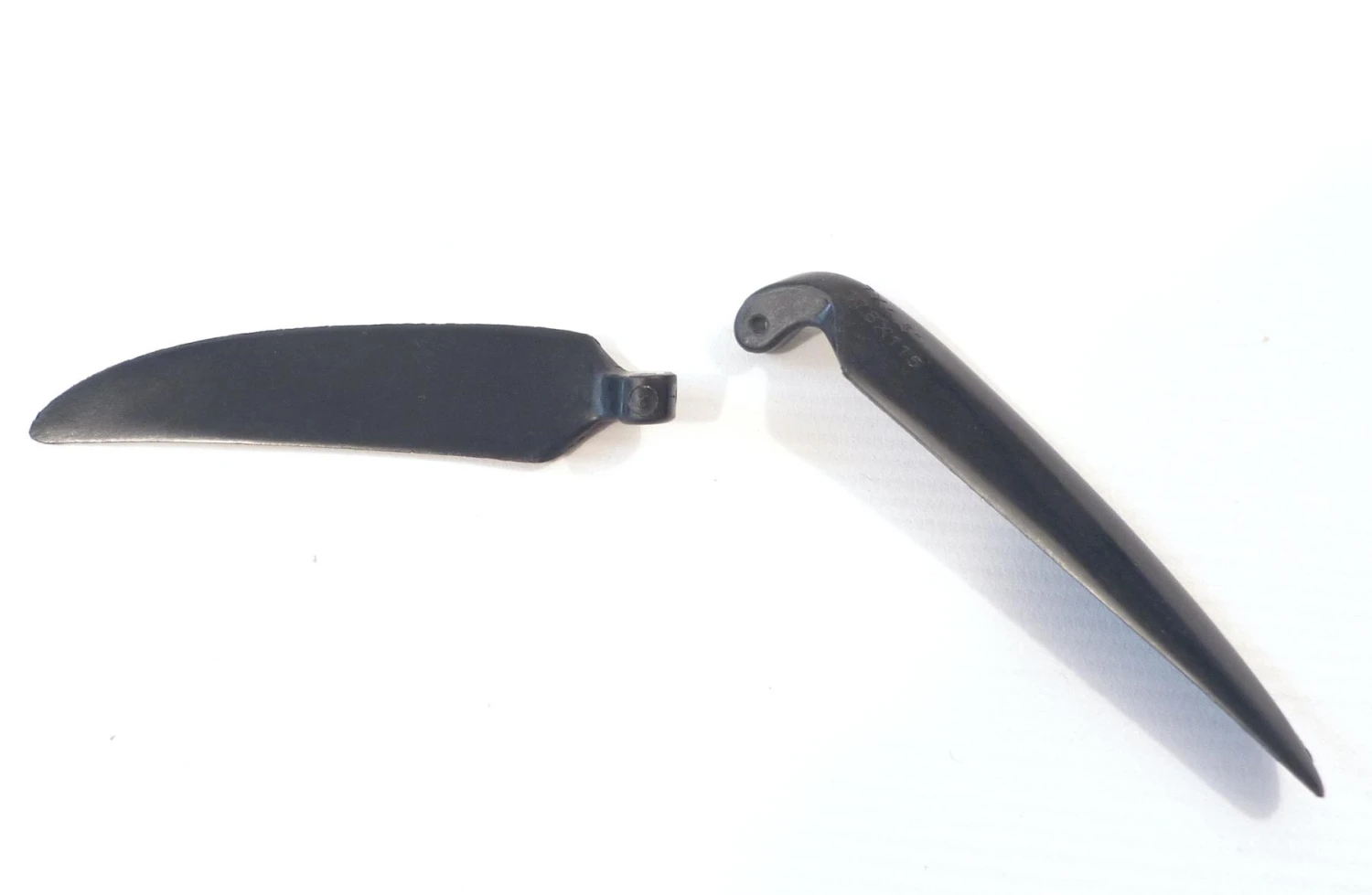 Plastic 7x4.5 Folding Prop Blades (2mm Hinge Pin) 4 Plastic 7x4.5 Folding Prop Blades (2mm Hinge Pin) - Image 2